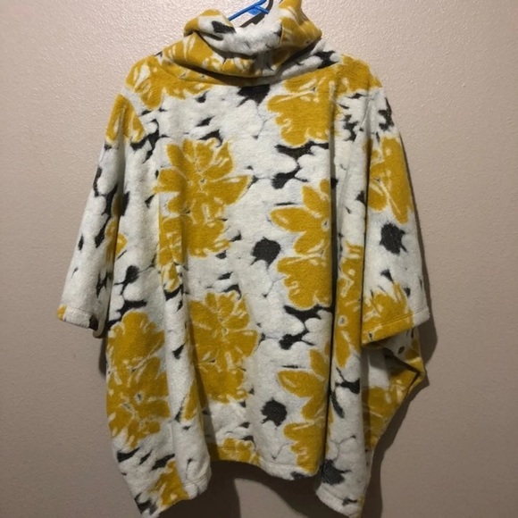 Anthropologie Saturday Sunday Cluster Flora Poncho - Picture 5 of 8